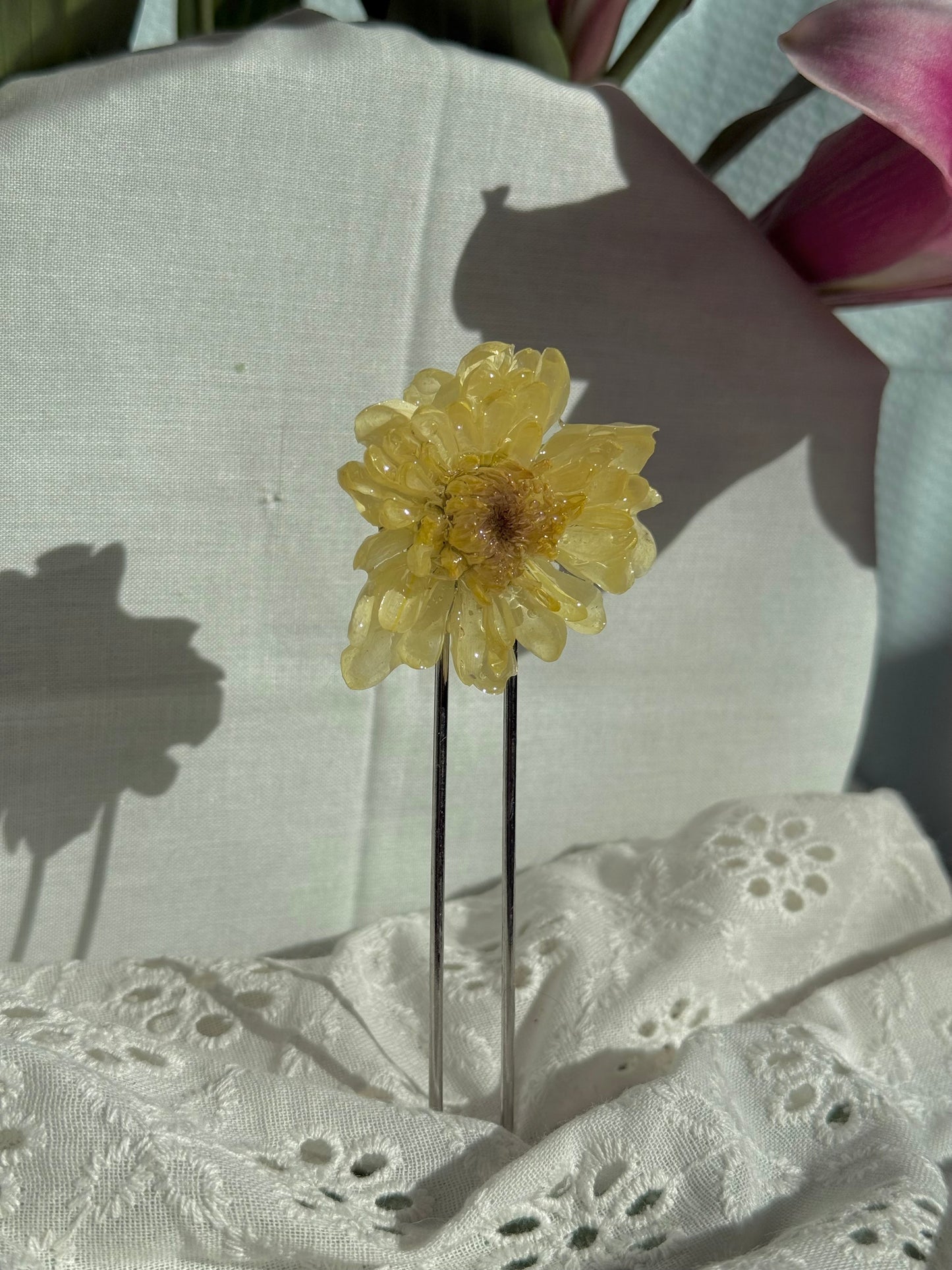 Yellow flower hairpin